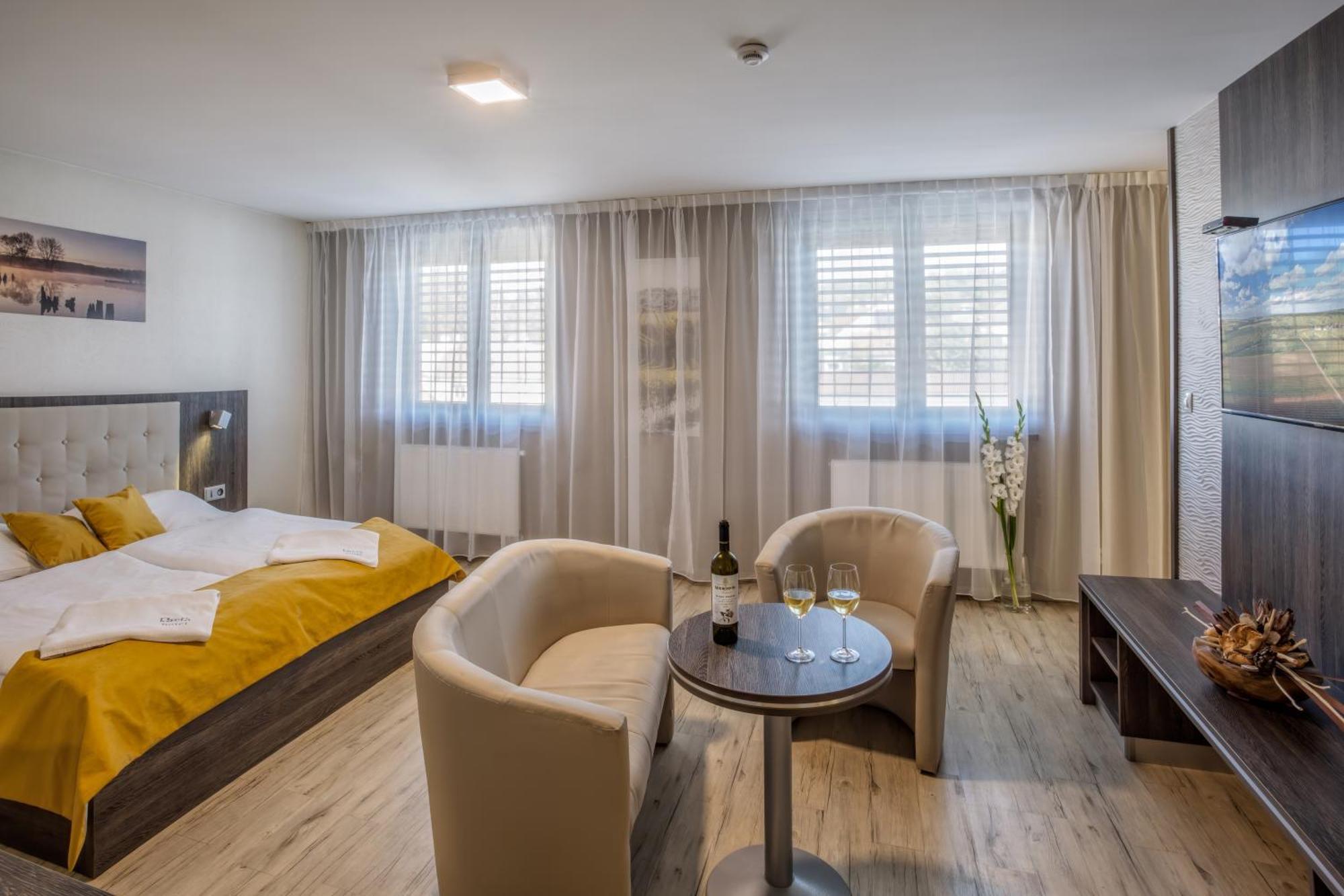 Hotel Beta Bzenec Exterior foto